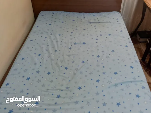 تخت للبيع مستعمل خفيف
