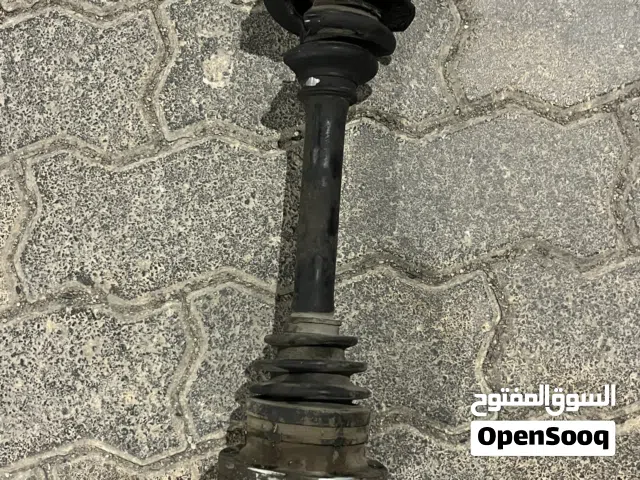 اكسيل العجله اليسرى الاماميه للفولكس فاغن r32 model 2009