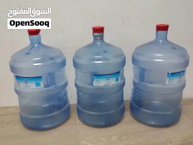 للبيع 3 قارورة مياة المنهل فارغين