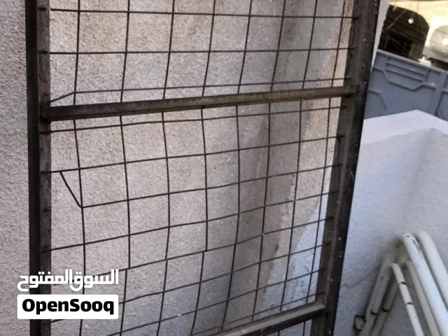 السلام عليكم سرير مستعمل حديد ثقيل مال ايام زمان جداً نضيفه ويحتاجلها صبغ تطلع جديده السعر بي مجال..