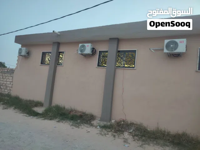 فنصي صيانه وفك وتركيب وتنظيف جميع انواع المكيفات معا الكشف عن المشاكل وتسريب الغاز معا الضمان الشغل