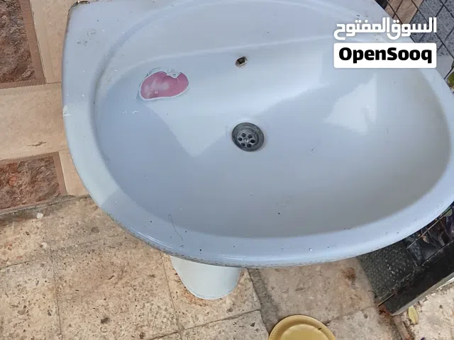طقم حمام افرنجي عدد 4 مغسلتين مع حنفياتهن مجلى حوض واحد مع حنفيته