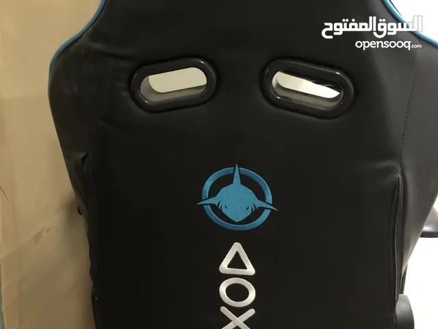 للبيع كرسي قيمز اصلي شركة عالميه كرسي خدوش بسيطه استعمال بسيط