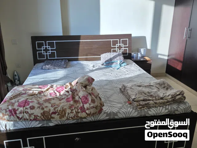 King size bed with mattress for only 900