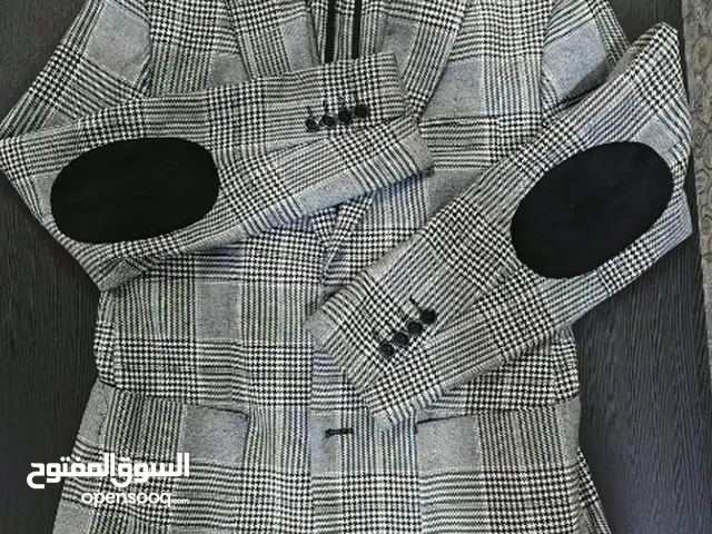3 جاكيت مقاس متوسط الى صغير بحالة الجديد