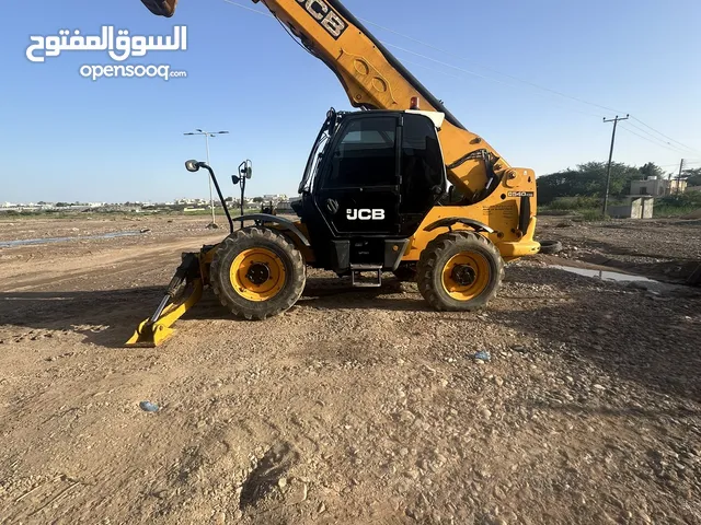 2015 Forklift Lift Equipment in Al Sharqiya