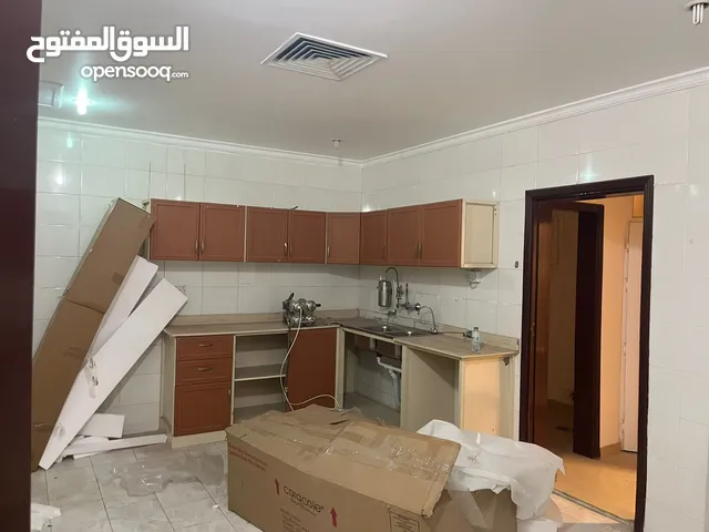 200 m2 4 Bedrooms Apartments for Rent in Hawally Shaab
