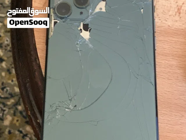 ايفون 11برو ماكس للبيع قطع  مكسور الباك الخلفي والشاشه