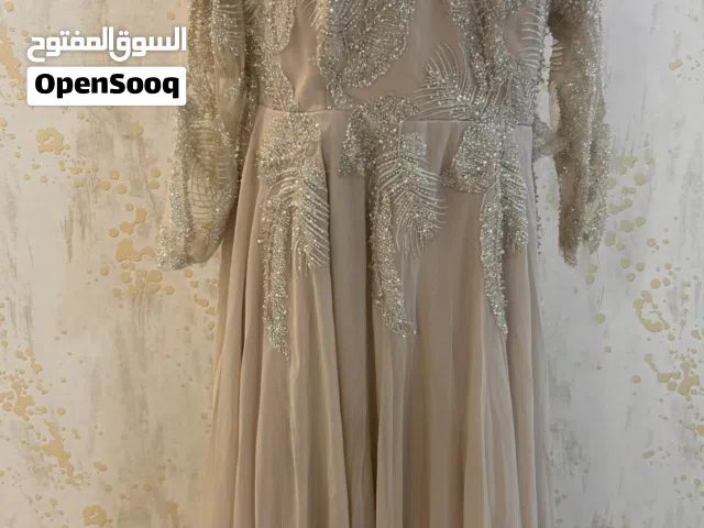 فستان لبسه واحده