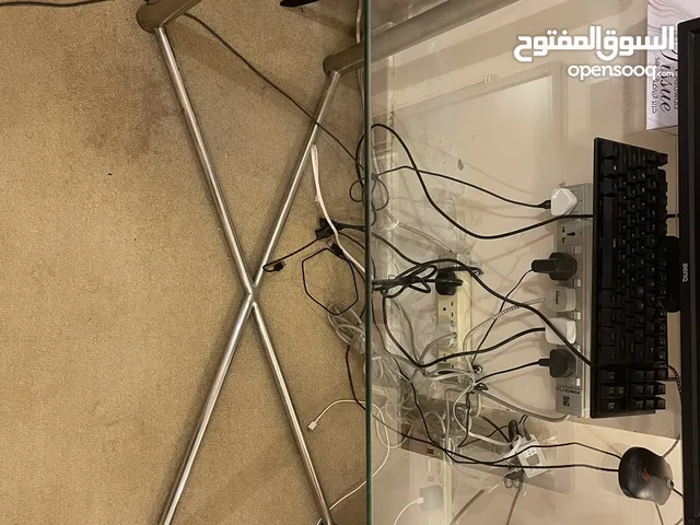 طاولة زجاجية