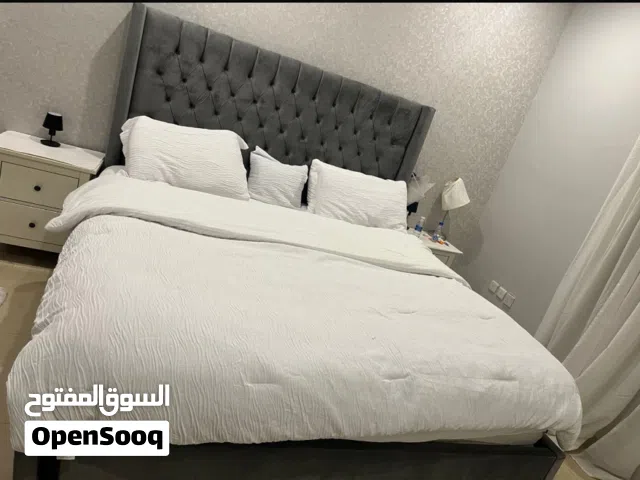 سرير ملكي مع مرتبة
