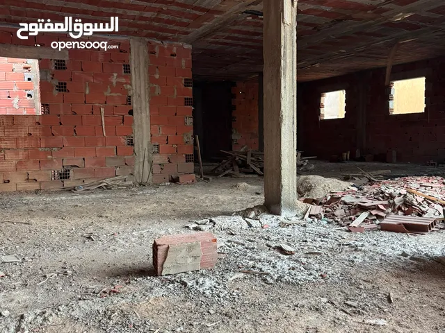 مبنى خدمي رئيسي السياحية قيد التجهيز من محل ودورين
