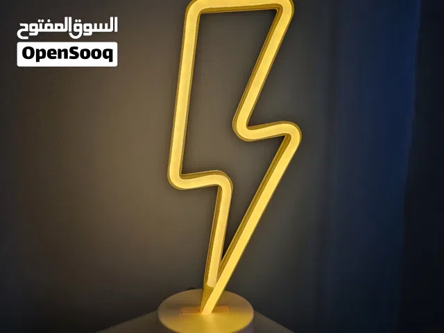 مصباح نيون LED على شكل صاعقة برق