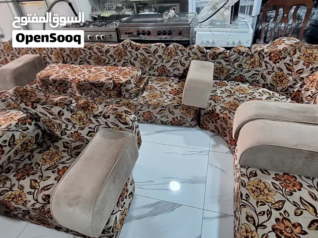 طقم فراش خليجي 14متر ضغط عالي 30سم ارتفاع مواصفات عالية 14 مركى 10 مساند بحالة ممتازة جدا