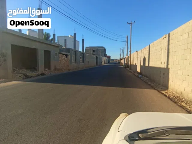 الله يبارك ماشاءالله ارض كسبة نص هكتار للبيع وبسعر كزيووني فرصة ياصاحب العيلة