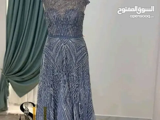 مقاس يلبس 40/38 لونه وردي ب كرت جديد مش مستعمل