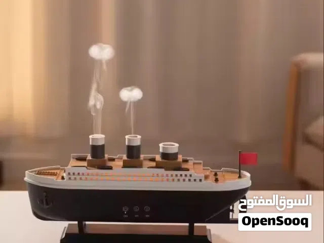 جهاز ترطيب هواء  شكل السفينة (humidifier). يشير النص الموجود على العلبة إلى "Rapid Heati