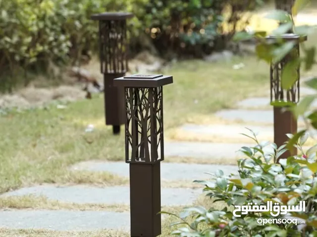 مصباح حديقة يعمل بالطاقة الشمسية