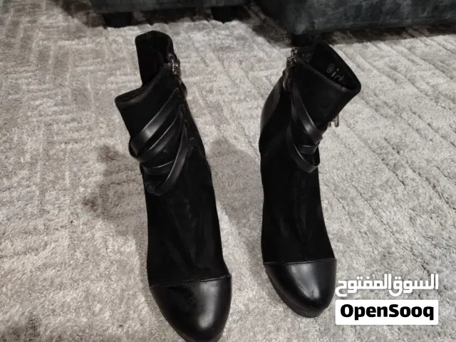 جزمة شامواه لون اسود عالي