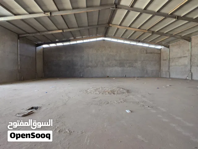 فرصة ذهبية للعمل - هنقر + عمارة خدمية بجميع الملحقات الخدميه - السراج شارع الأسلاك موقع تجاري ممتاز