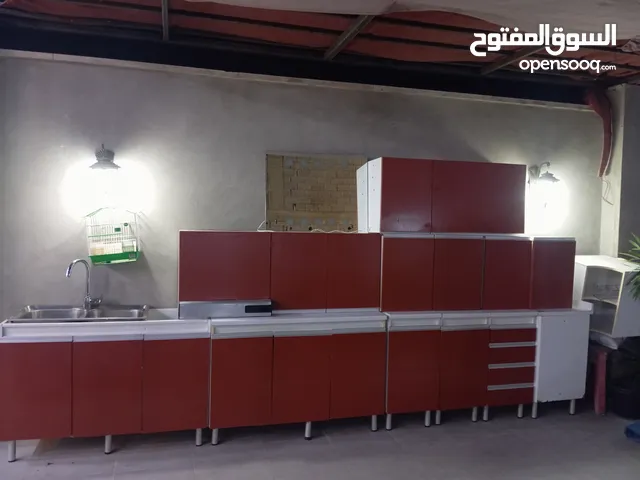 دولاب مطبخ بحاله جيده جدا مكان عين زاره