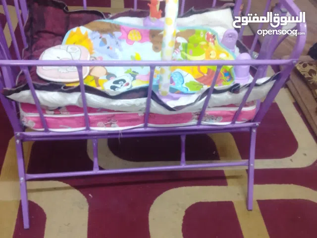 سرير اطفال للبيع استعمال بسيط بسعر 25دينار