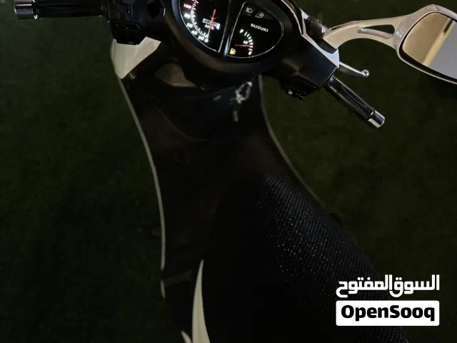 للبيع سكوتر سوزكي an125 موديل2015 مسجله ومأمنه لنهاية السنه ماتشتكي من شي