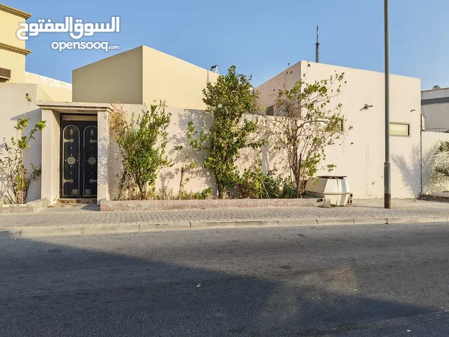 250 m2 More than 6 bedrooms Townhouse for Sale in Central Governorate Isa Town