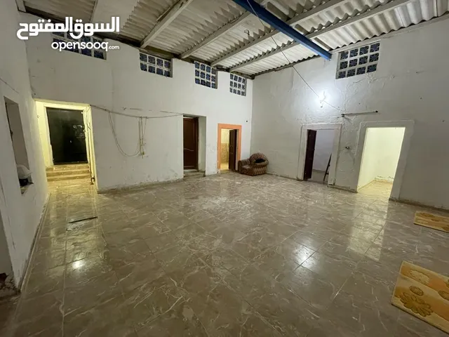 140 m2 4 Bedrooms Apartments for Rent in Tripoli Souq Al-Juma'a