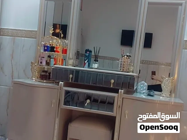 غرفه اخشاب جديد وصلها وياها مشتريه