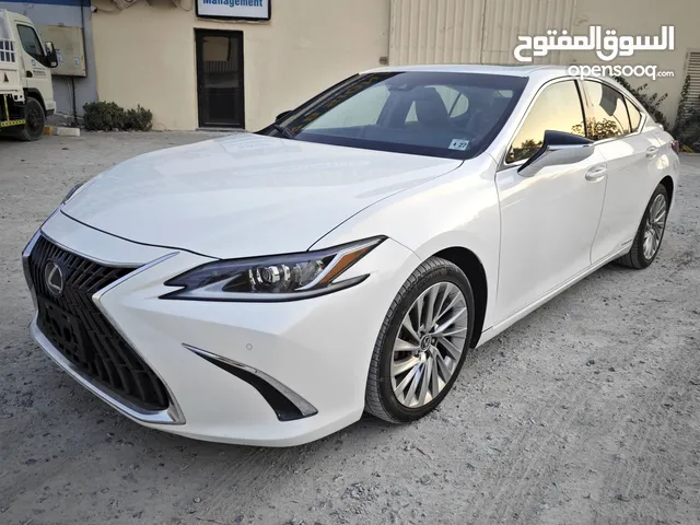 Lexus ES 300h 2022 Hybrid – Premium Comfort, Smart Performance, and Exceptional Fuel Efficiency