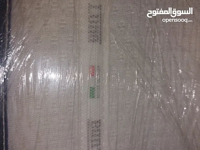 السلام عليكم فراش زوجي إيطالي إستعمال مراة كبيرة نظيف جدا