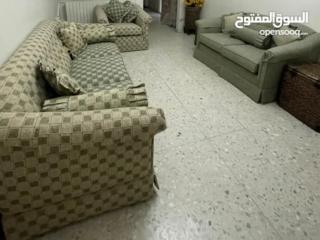 (6 seater furniture set in excellent condition) طقم من ست قطع اجنبى منجد وفى حالة ممتازه