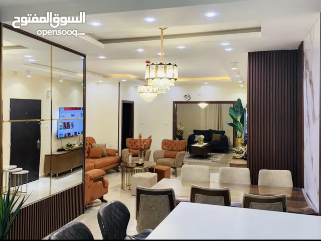شقة بموقع مميز للبيع قبل دوار الفواكة بجانب مطعم ابوكريم