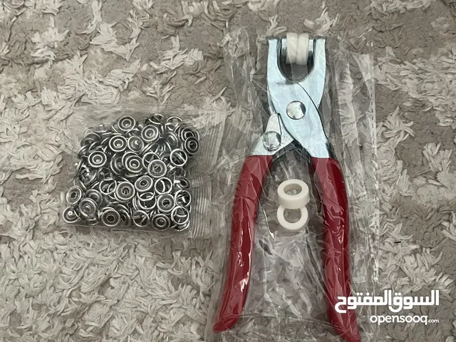 جديد وغير مستعمل – أداة كبس أزرار الضغط المميزة مع مجموعة أزرار كاملة!