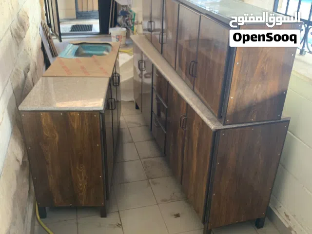 للبيع مطبخ جديد لم يُستعمل أبدًا —يحتوي على : • أرفف علوية • أرفف سفلية و