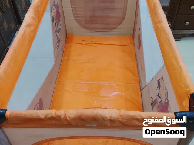 سرير متنقل للاطفال (كوت) بحالة جيدة