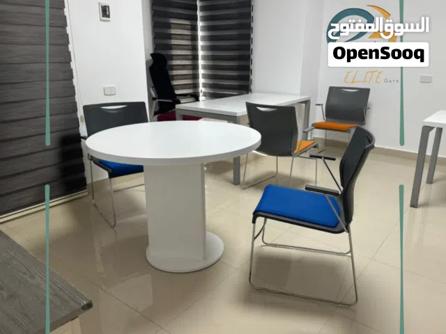مساحات عمل للشركات وقاعات اجتماع وتدريب مجهزة بالكامل
