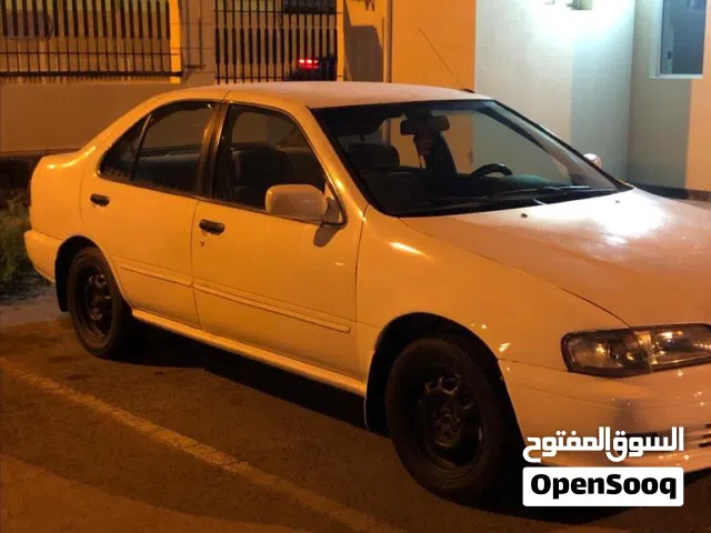 1999 نيسان صني Standard