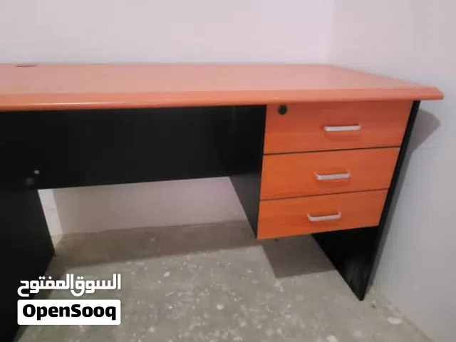 مكتب جديد .