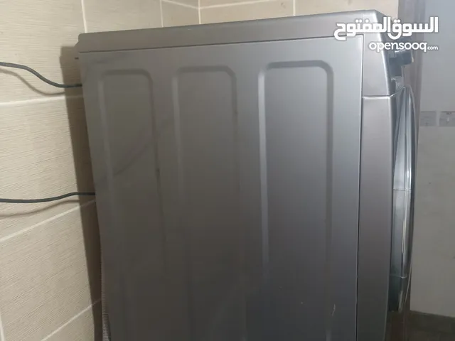 غسالة سامسونج بحاله ممتازه نفس الجديد 8كيلو
