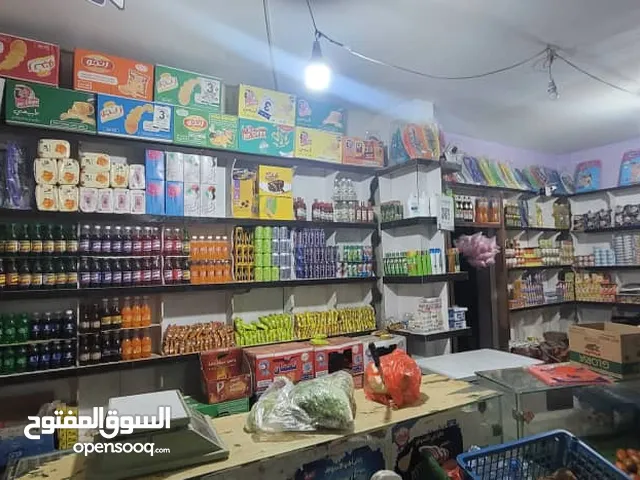 بقاله فتحتين للبيع في موقع مناسب وشغال