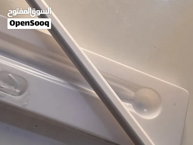 قلم ايباد الجيل Air 3 ابيض مع كابل شحن مغناطيسي