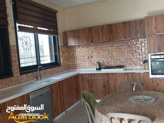 بيت مستقل مع مساحة خارجية للبيع   رافات – قرب صيدلية يامن