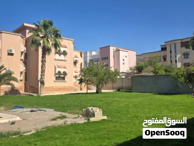 مبنى خدمى فى قلب طرابلس موقع مميز وفخم