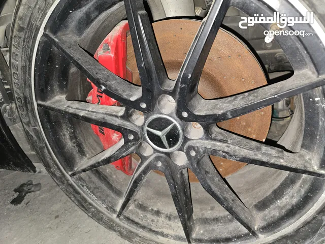 مرسيدس E55 خليجي اسود من الداخل احمر واسود للبيع سكراب