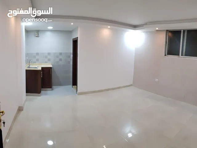 استديوهات (غرف) غير مفروشة للايجار في اربد مجمع الشيخ خليل - قريبة من الخدمات ومواصلات الجامعات