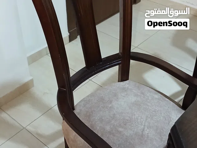 غرفة سفره كامله مكونه من طاولة سفره 8 كراسي و بوفيه سفره مع خزائن و اكسوار وكاله جدا تفصيل كامل
