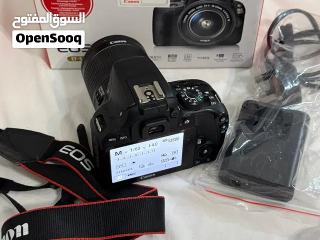 كاميرا Canon EOS 100D (Rebel SL1) بحالة ممتازة ونظيفة جداً، وخفيفة الوزن وسهلة الاستخدام.