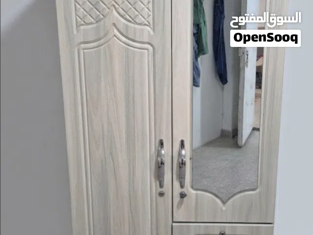 خزانة ممتازة نضيفة